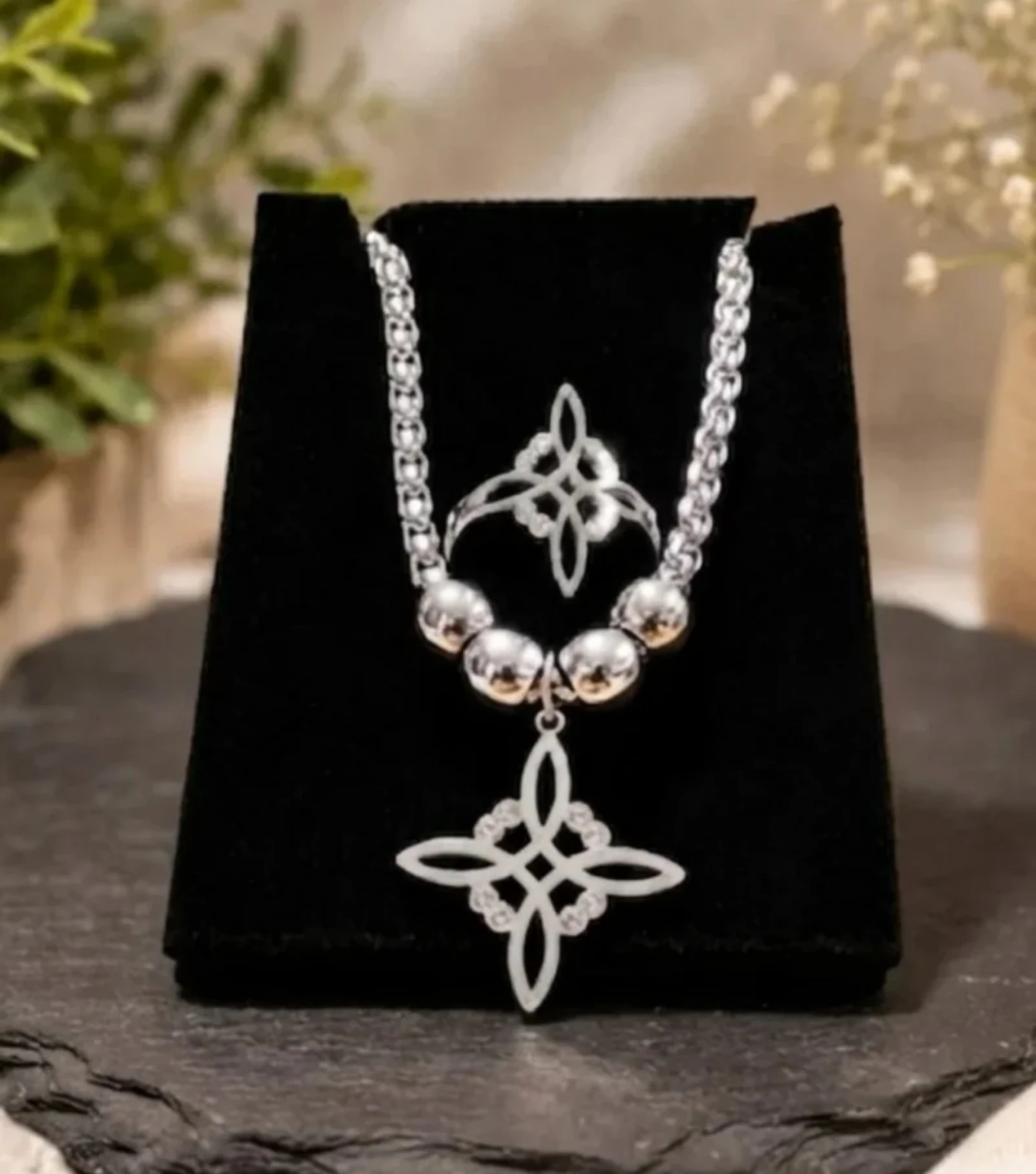 Conjunto de acero pulsera y anillo nudo de bruja